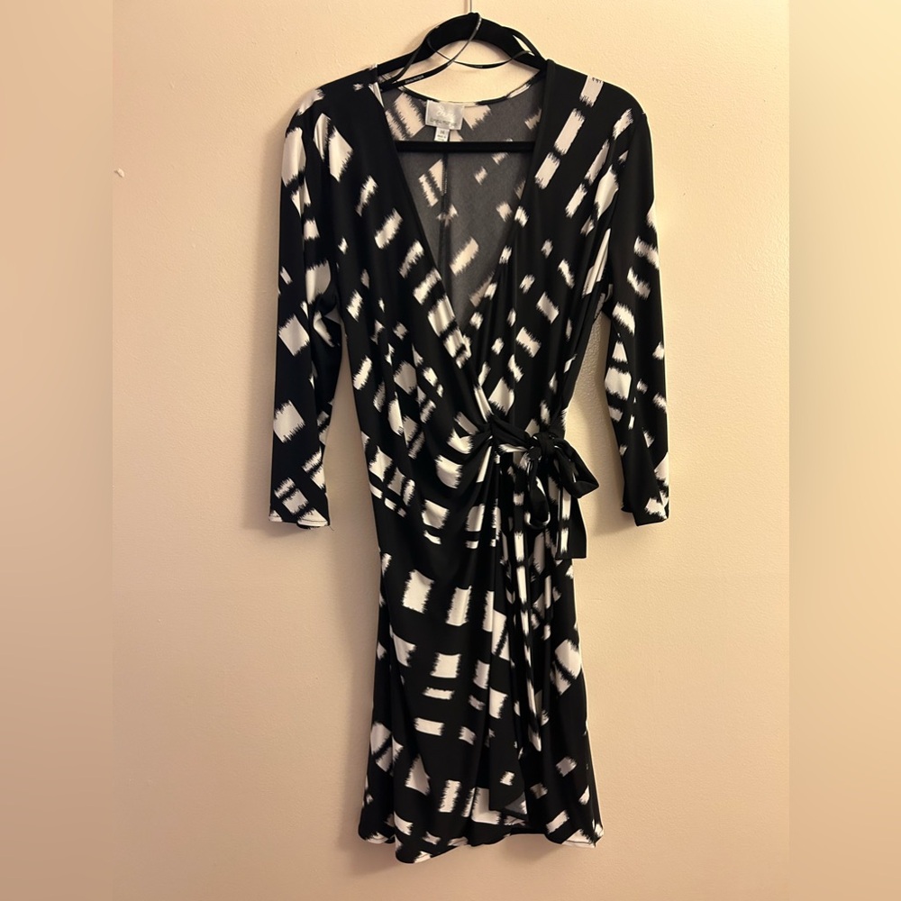 Donna Morgan black and white print wrap dress. Size 14